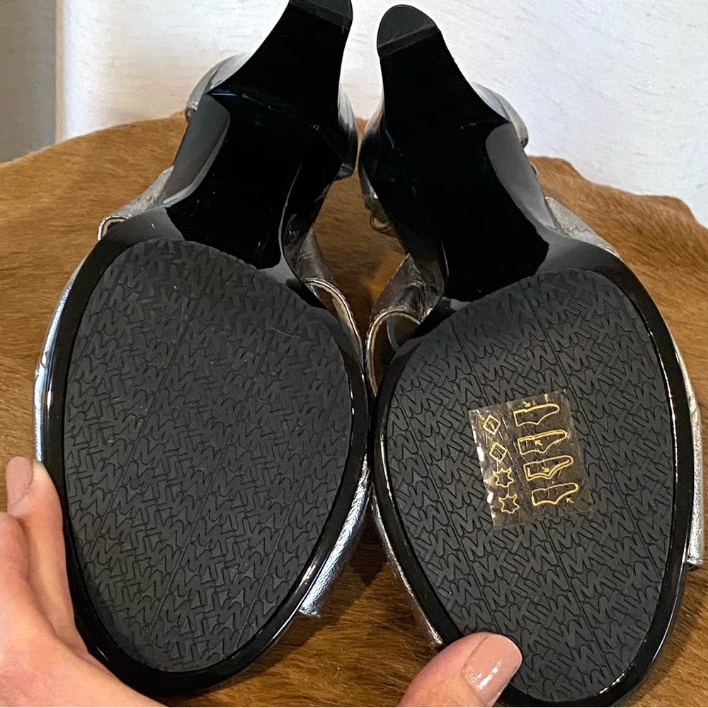 Michael Kors Berkeley Studded T-Strap Zipper Heels Women’s 8 Y2K - Picture 8 of 9